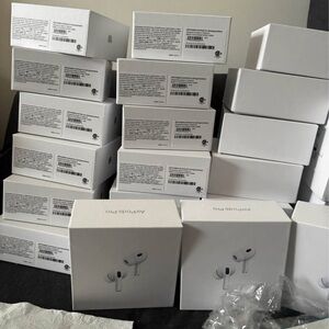 Apple AirPods Pro with White Charging Case